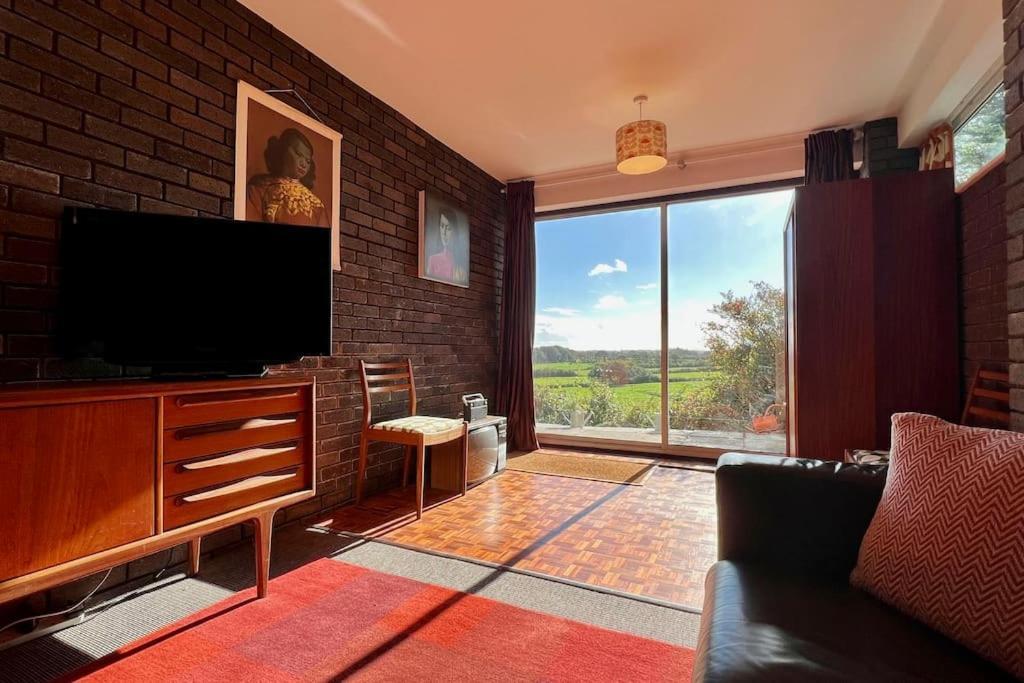 Holiday home Pant Golau - The Seventies House