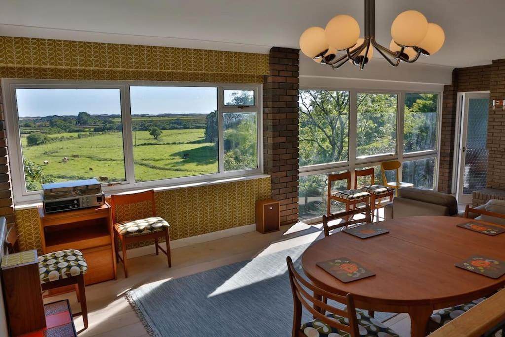 Pant Golau - The Seventies House Holiday home